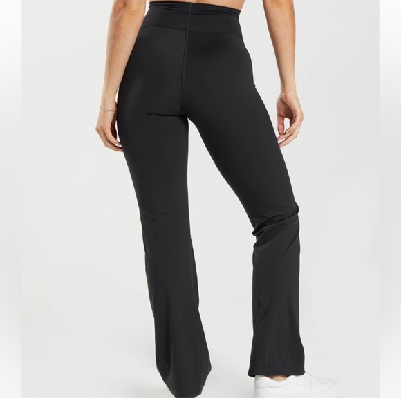 Gymshark black High-Waisted flare pants - Picture 2 of 5